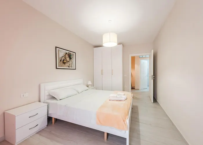 Helia's Cozy Qerret Golem (Tirana)